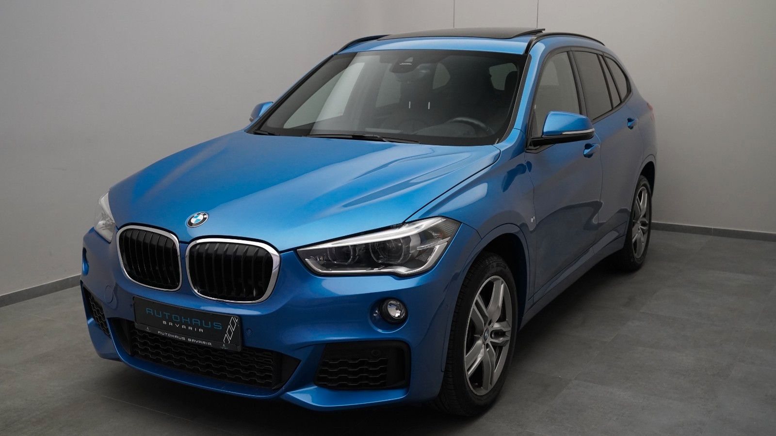 BMW X1 sDrive 20i M Sport · HUD · PANO · KAMERA · H&K