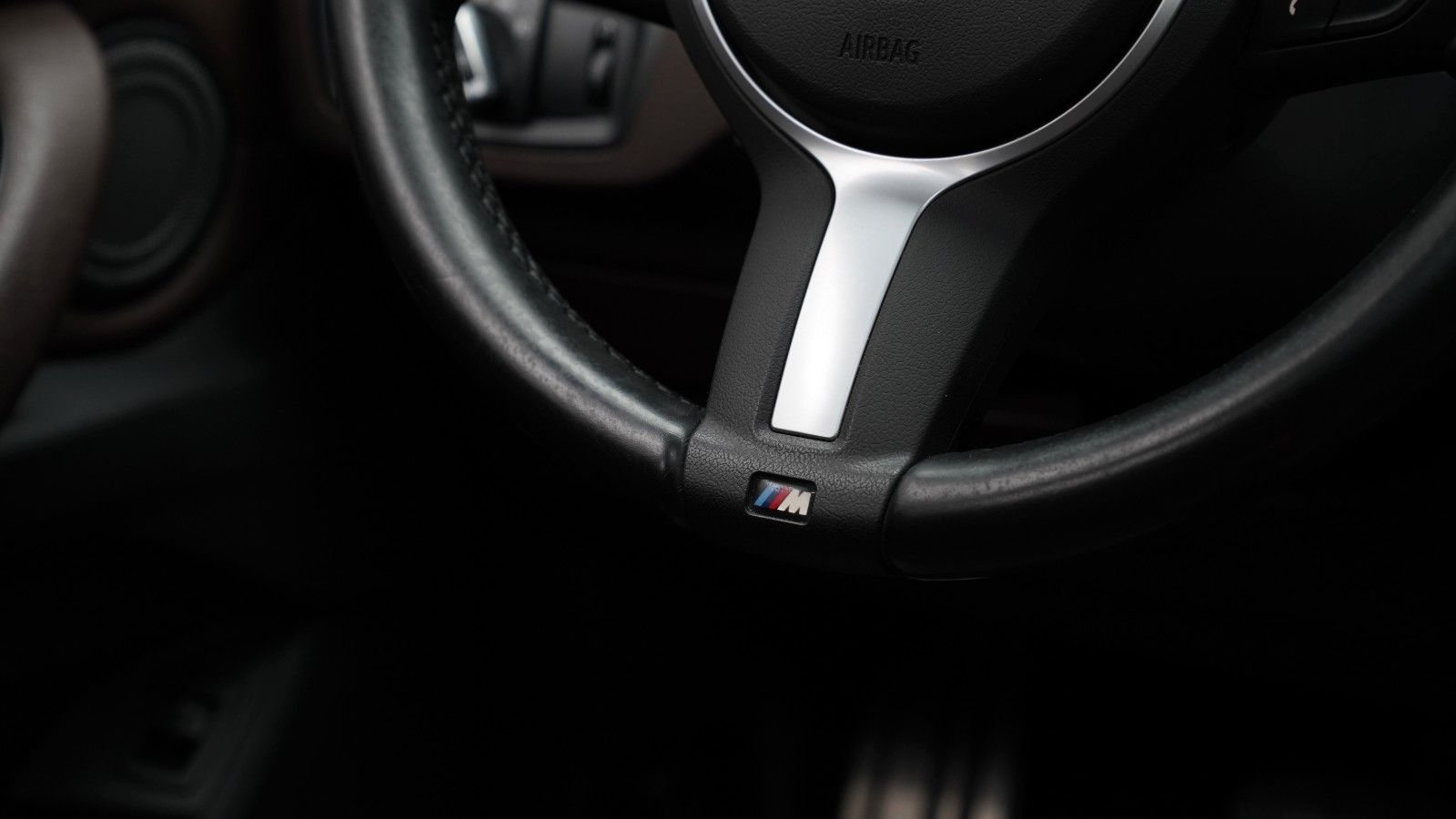 BMW X1 sDrive 20i M Sport · HUD · PANO · KAMERA · H&K