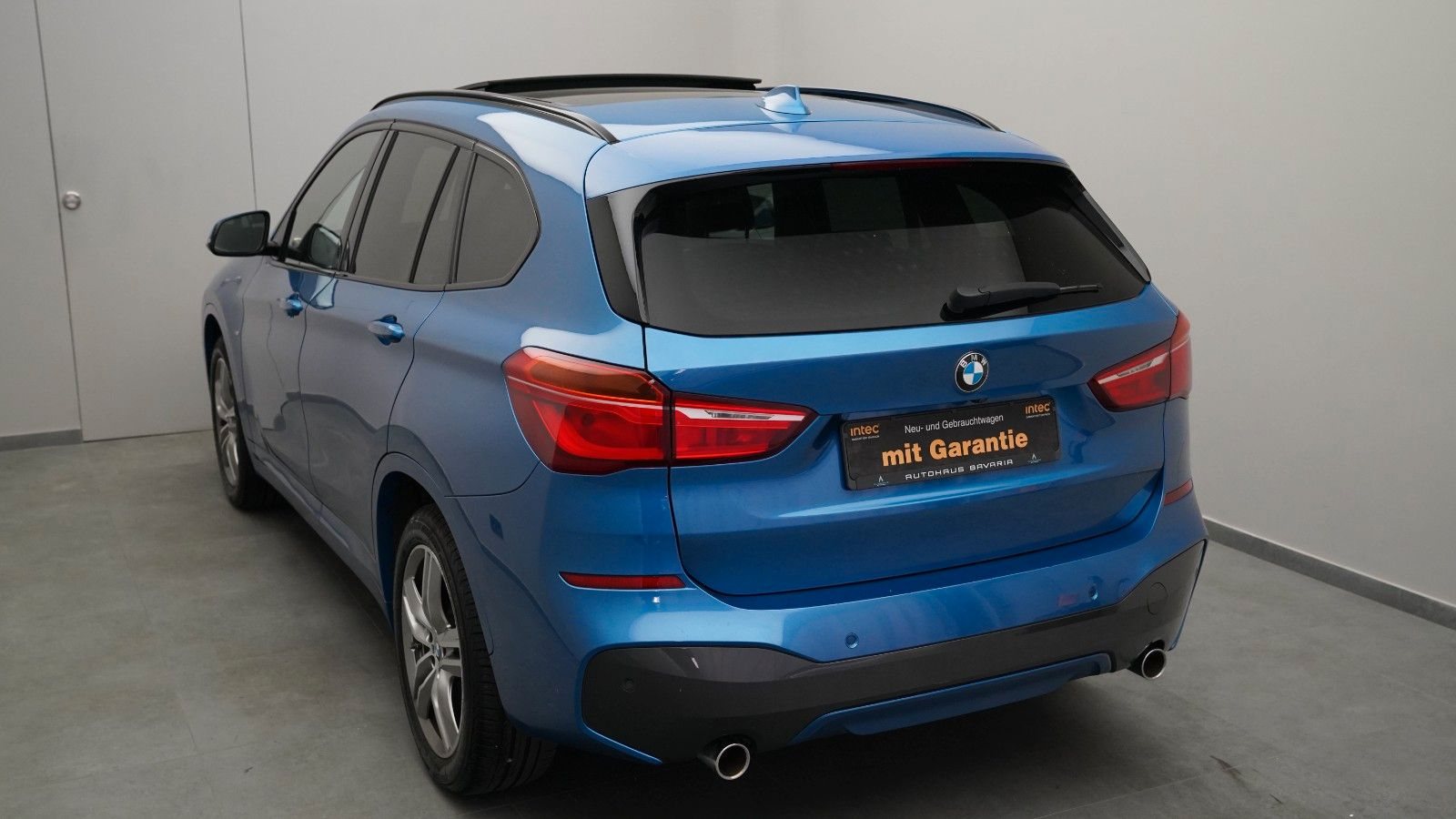 BMW X1 sDrive 20i M Sport · HUD · PANO · KAMERA · H&K