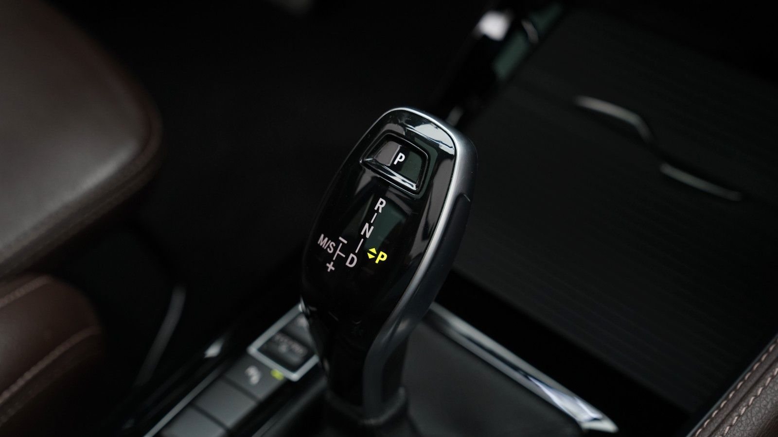 BMW X1 sDrive 20i M Sport · HUD · PANO · KAMERA · H&K