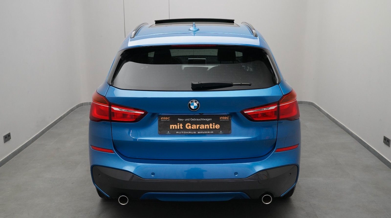 BMW X1 sDrive 20i M Sport · HUD · PANO · KAMERA · H&K