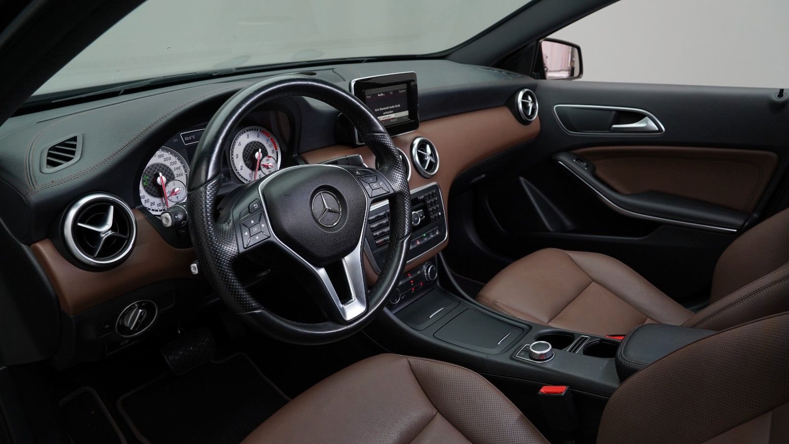 Mercedes-Benz A 200 BlueEfficiency · EXKLUSIV-PAKET · BI-XENON · PDC