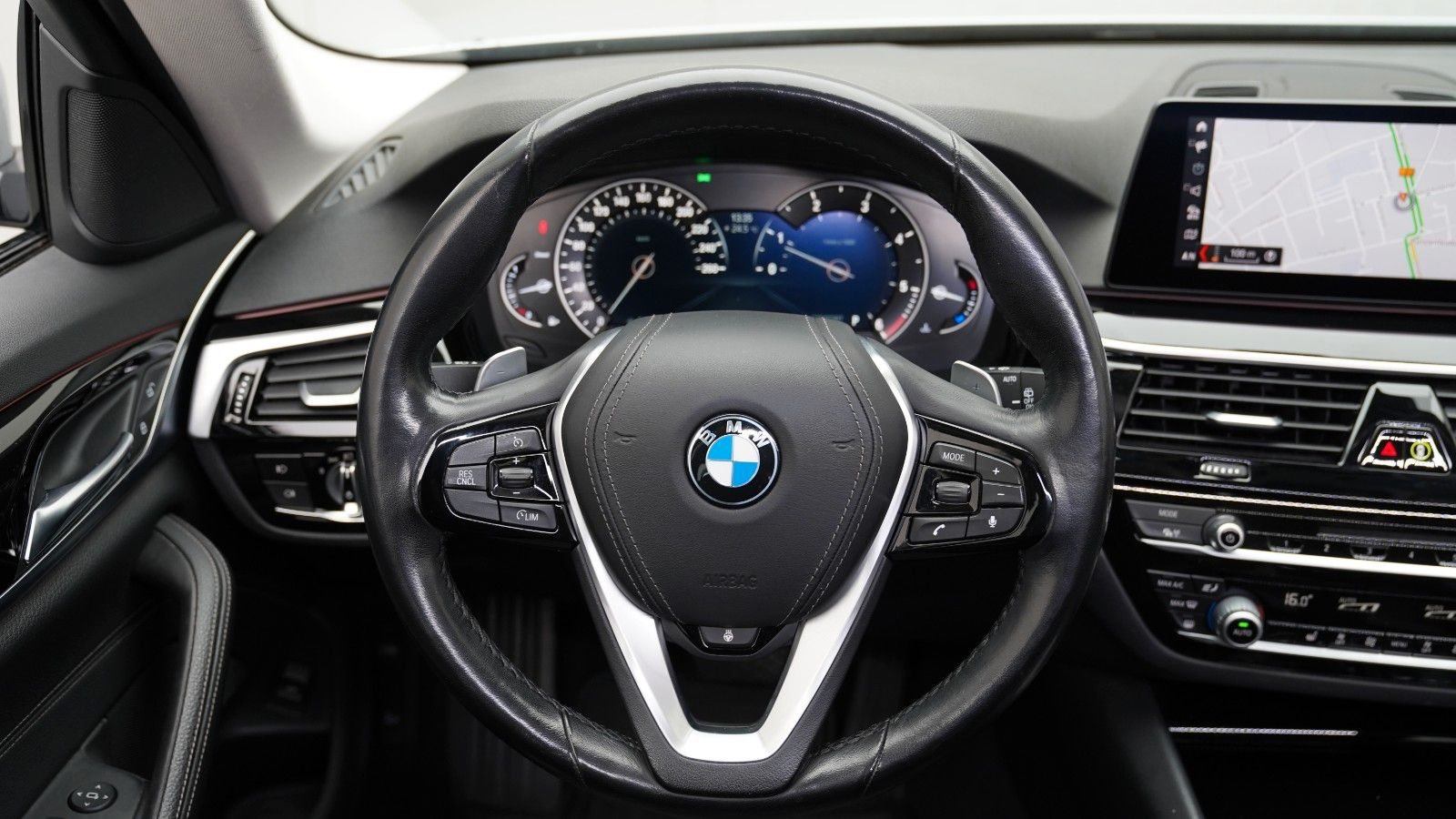 BMW 520d Touring xDrive Sport Line · AHK · KAMERA · LED