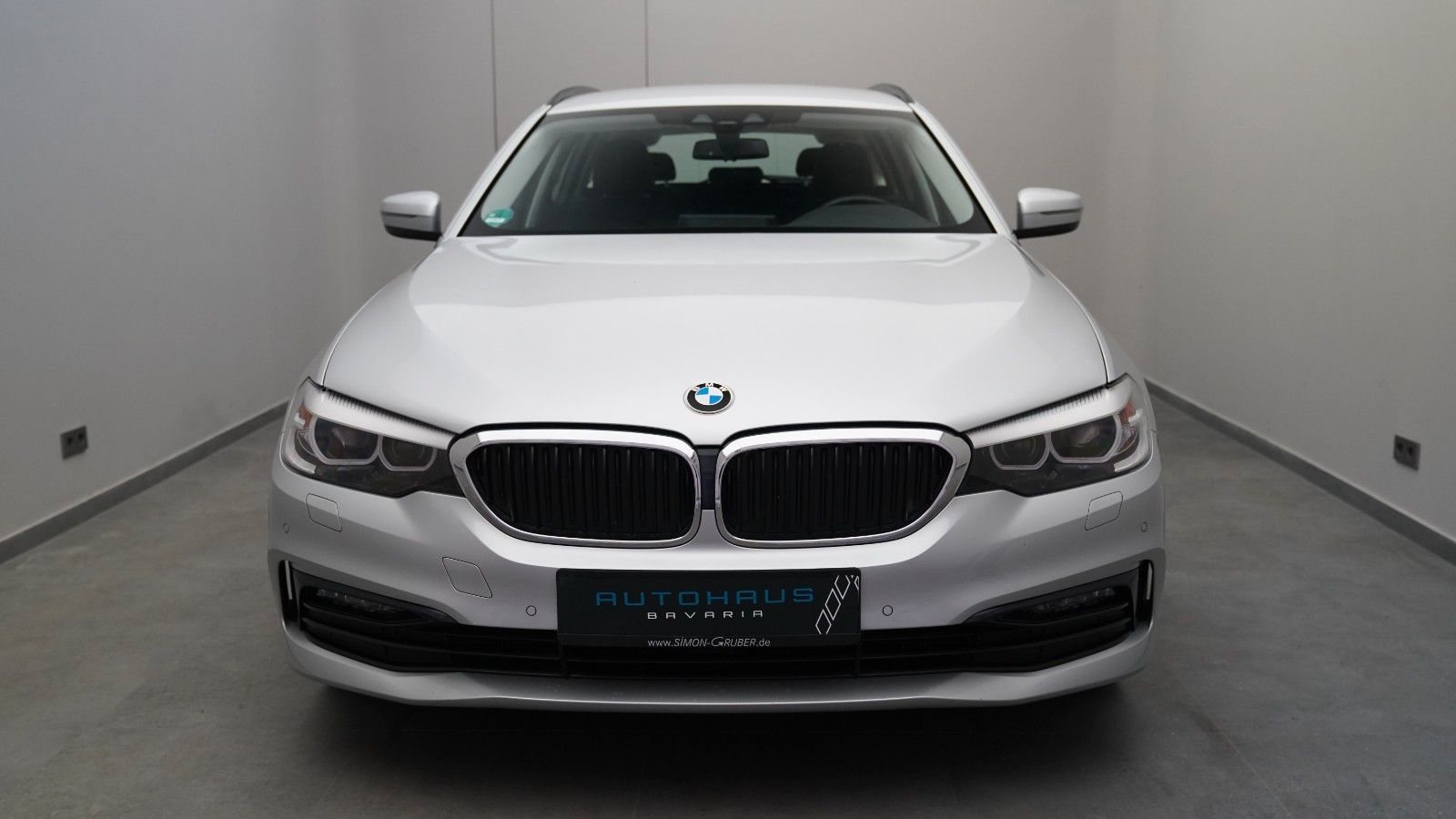 BMW 520d Touring xDrive Sport Line · AHK · KAMERA · LED