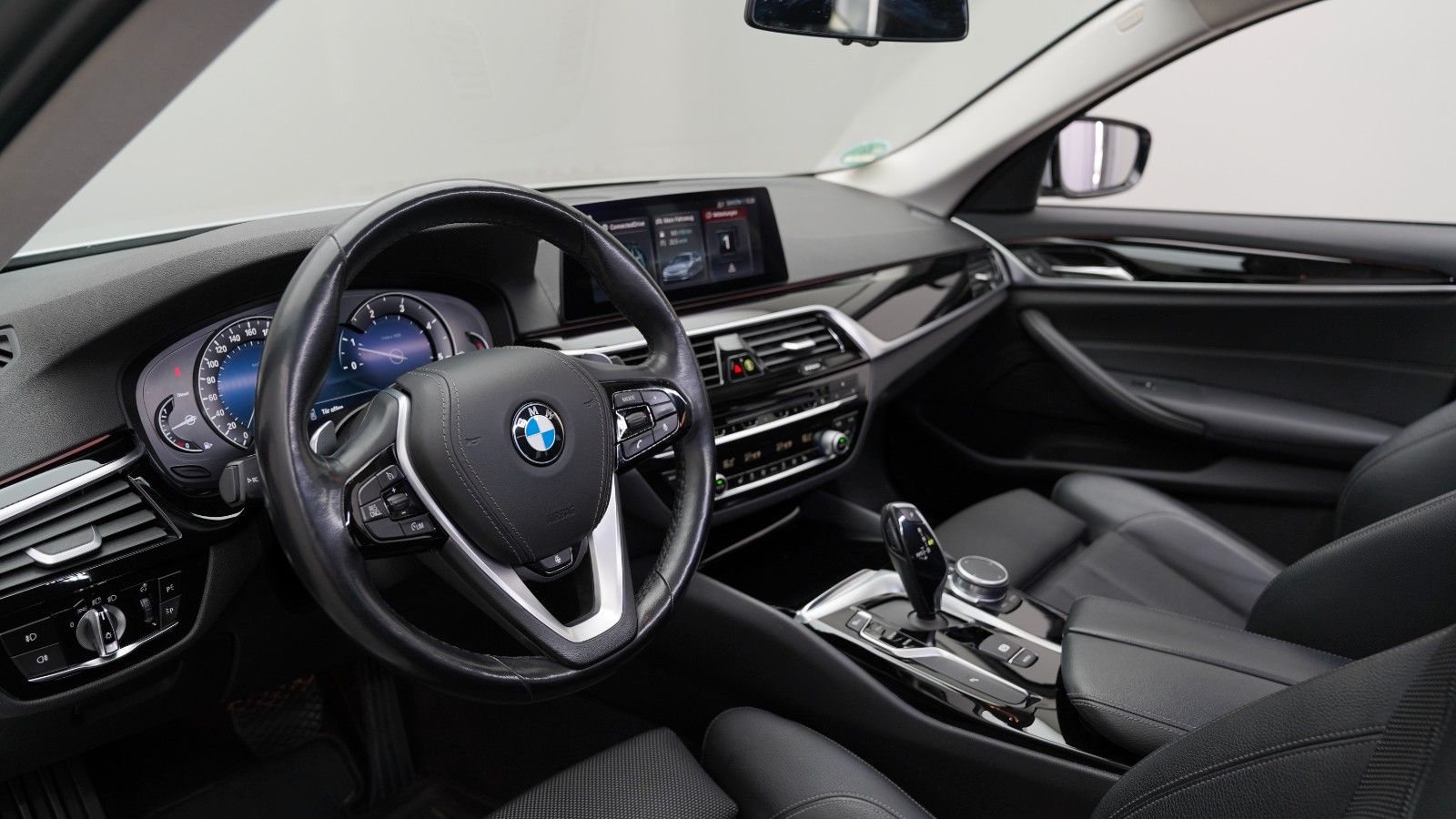 BMW 520d Touring xDrive Sport Line · AHK · KAMERA · LED
