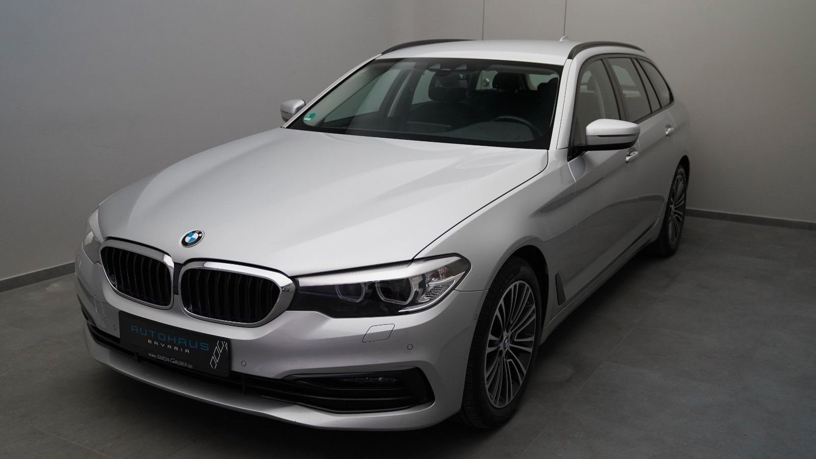 BMW 520d Touring xDrive Sport Line · AHK · KAMERA · LED