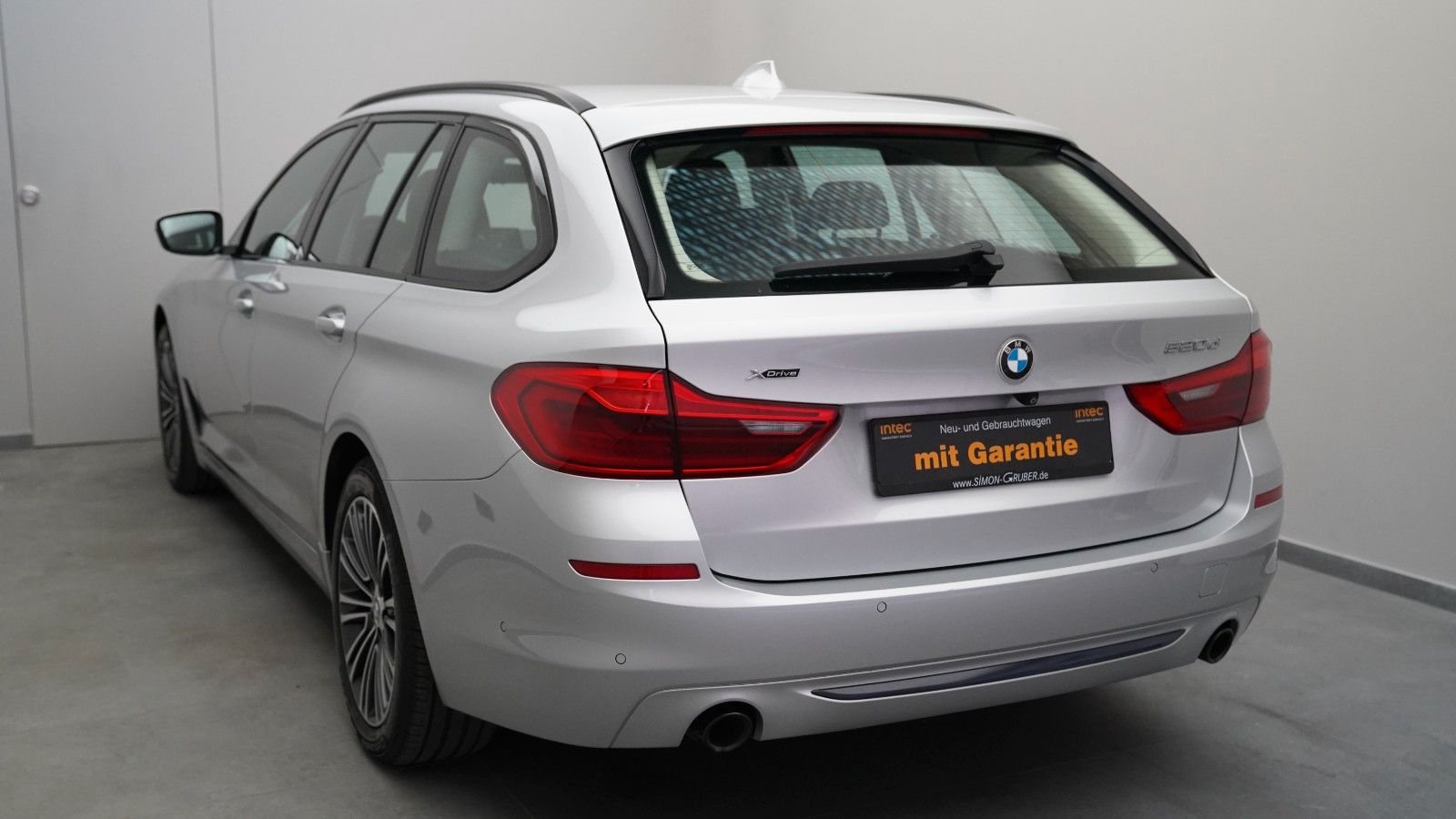 BMW 520d Touring xDrive Sport Line · AHK · KAMERA · LED
