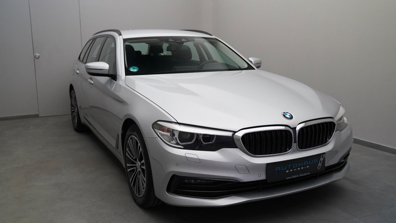 BMW 520d Touring xDrive Sport Line · AHK · KAMERA · LED