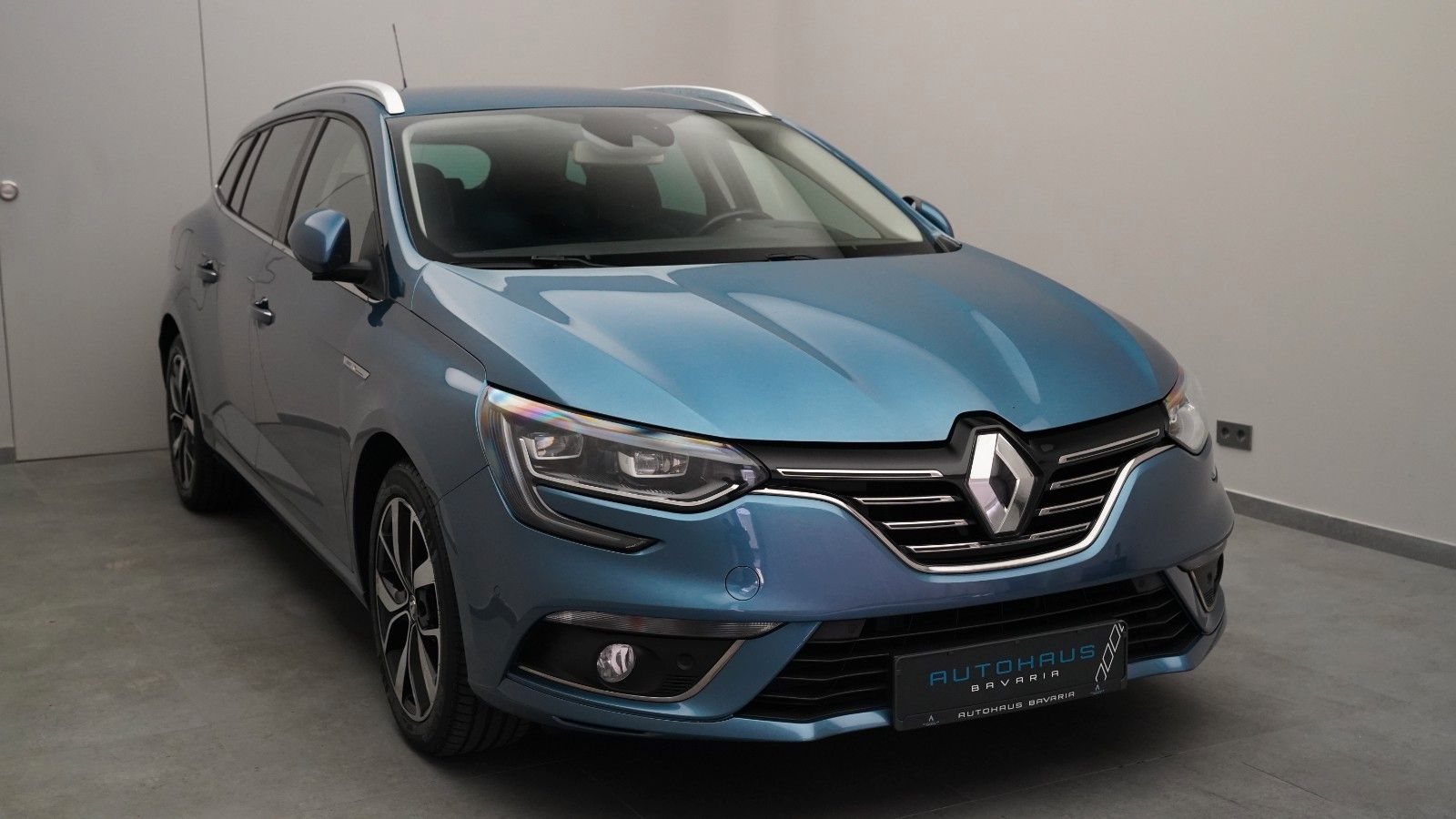 Renault Megane IV Grandtour 1.3 TCe BOSE-Edition · HEADUP