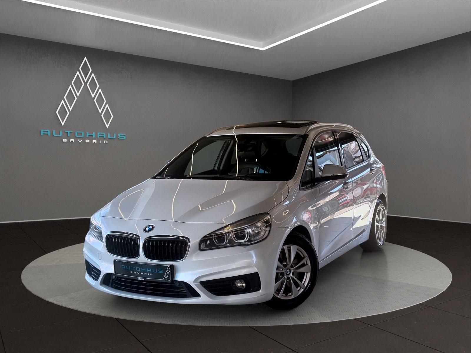 BMW 220 Active Tourer 220d Active Tourer xDrive Sport Line · PANO · KAMER