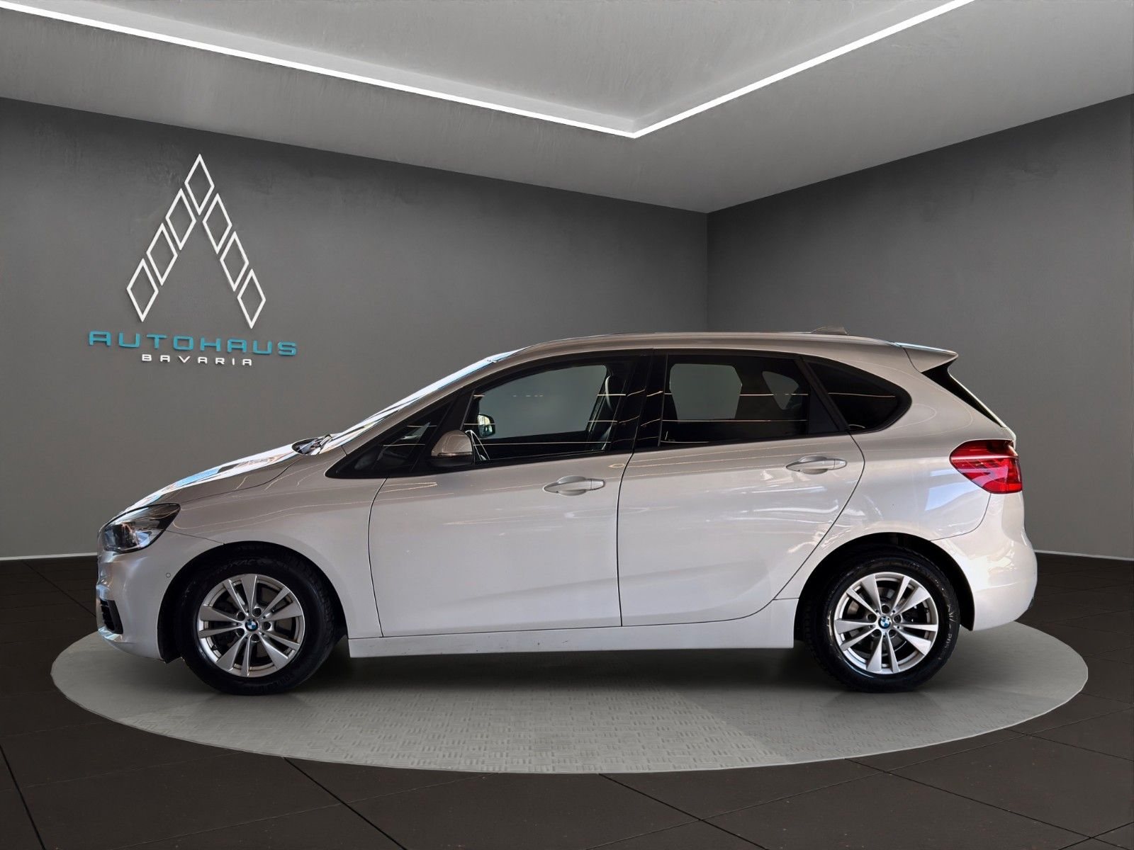 BMW 220 Active Tourer 220d Active Tourer xDrive Sport Line · PANO · KAMER