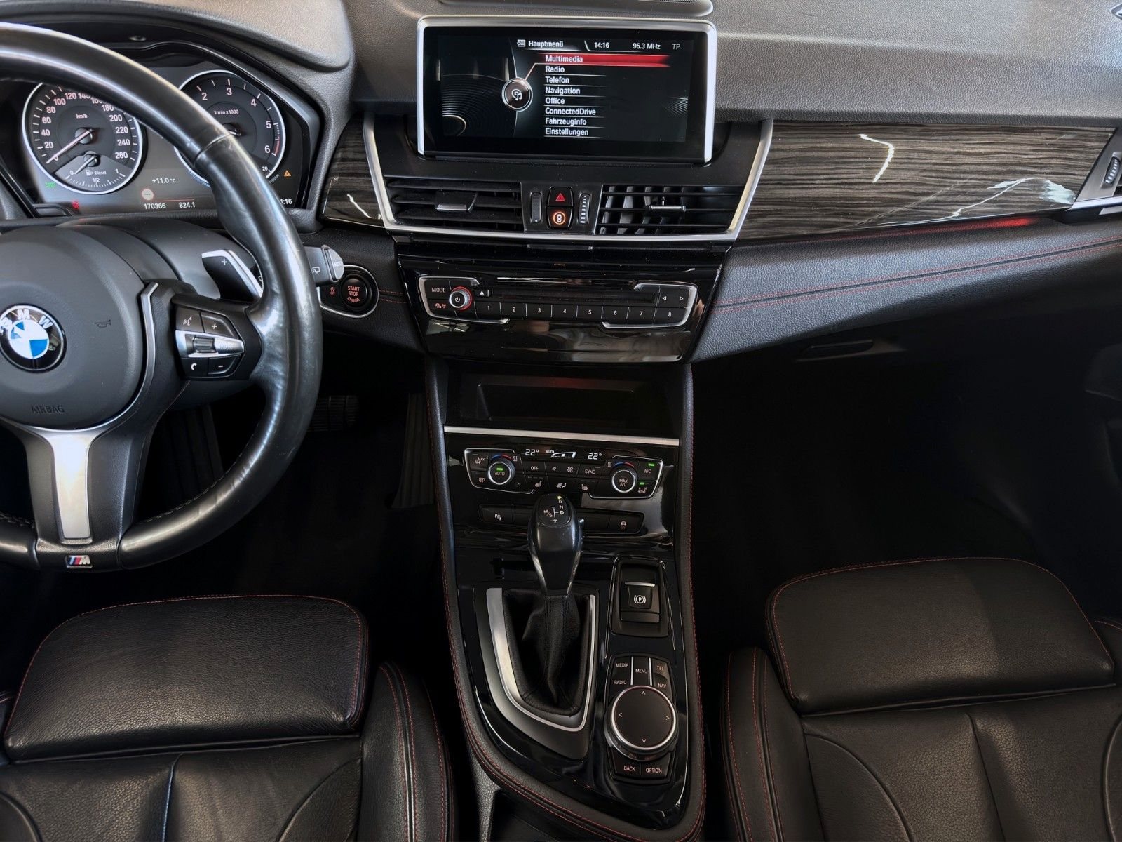BMW 220 Active Tourer 220d Active Tourer xDrive Sport Line · PANO · KAMER