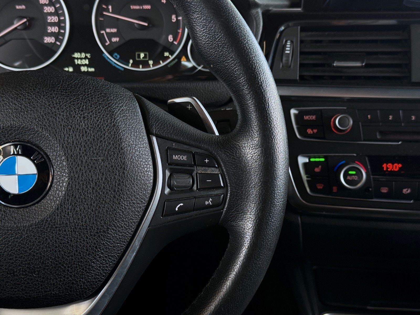 BMW 320d Touring · LUXURY-LINE · PDC · KLIMA