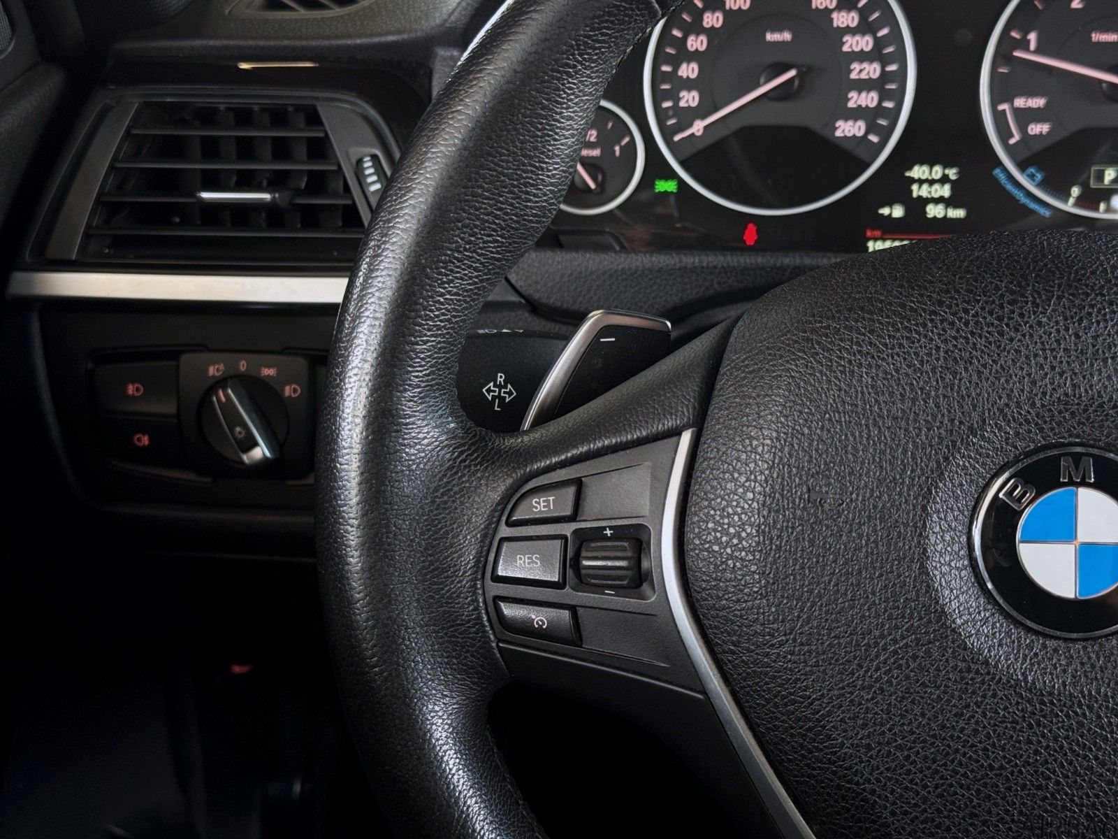 BMW 320d Touring · LUXURY-LINE · PDC · KLIMA