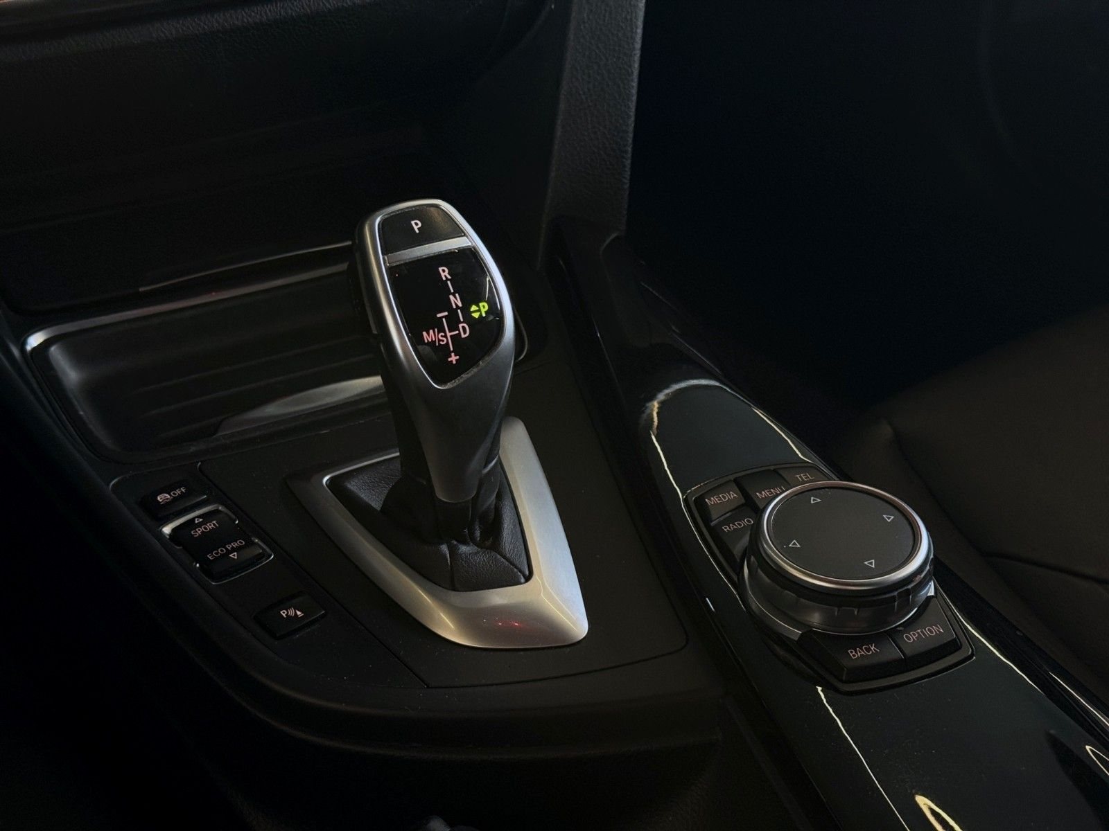 BMW 320d Touring · LUXURY-LINE · PDC · KLIMA